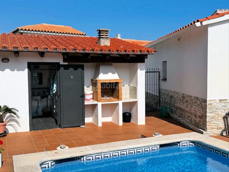 Foto 521b0ef5-83c0-4cbd-ae87-2ba41f291bf9. Chalet avec cheminée chauffage parking piscine dans Escala (L´)