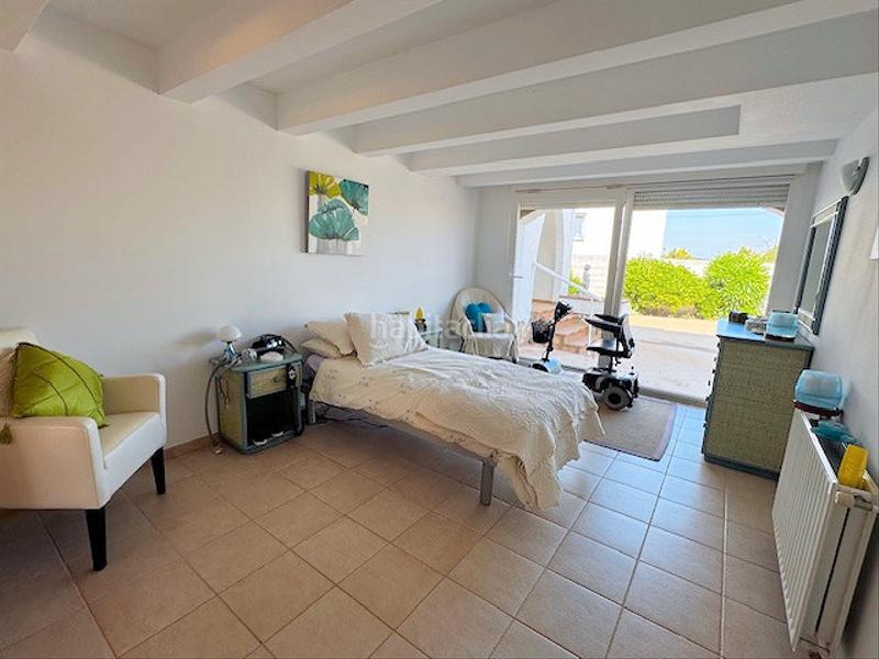 Foto 9a9ddd2c-b8bb-43a9-a563-f6955f905bfa. Chalet avec cheminée chauffage parking piscine dans Escala (L´)