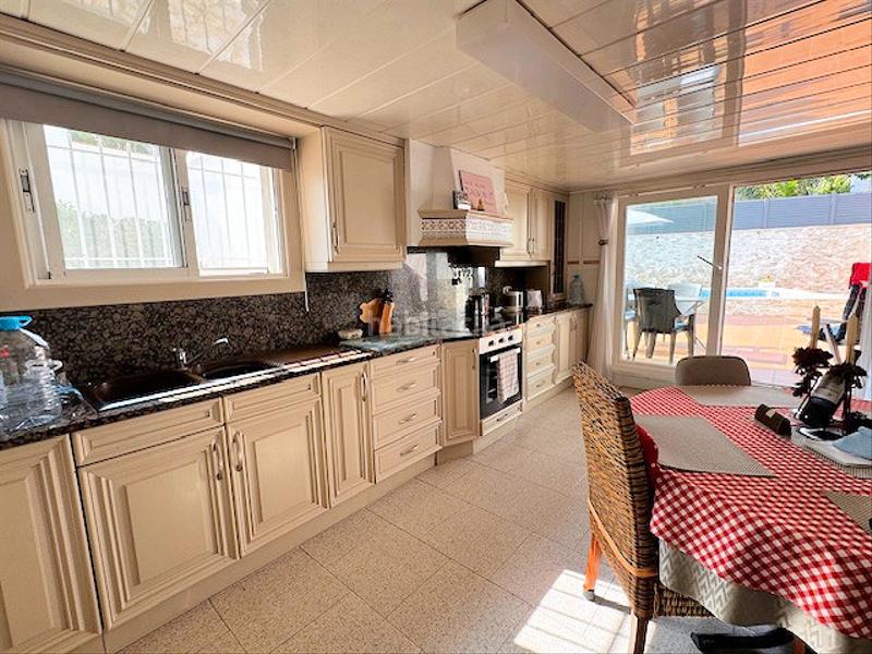 Foto efbe3761-a8f6-469a-a98e-638365914373. Chalet avec cheminée chauffage parking piscine dans Escala (L´)