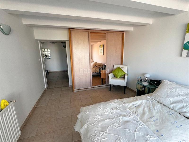 Foto fa1aa2a5-abde-4ca2-ad5e-bc6acf9bd9d5. Chalet avec cheminée chauffage parking piscine dans Escala (L´)