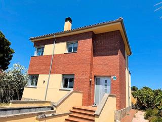 Casa a Carrer estepa negra 11. Casa (145m2) con 2 o 3 habitaciones, construida en 2009