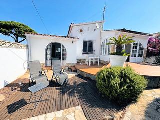 Xalet a Carrer roger de llúria 51. Casa unifamiliar renovada – amueblada y lista para entrar a vivi