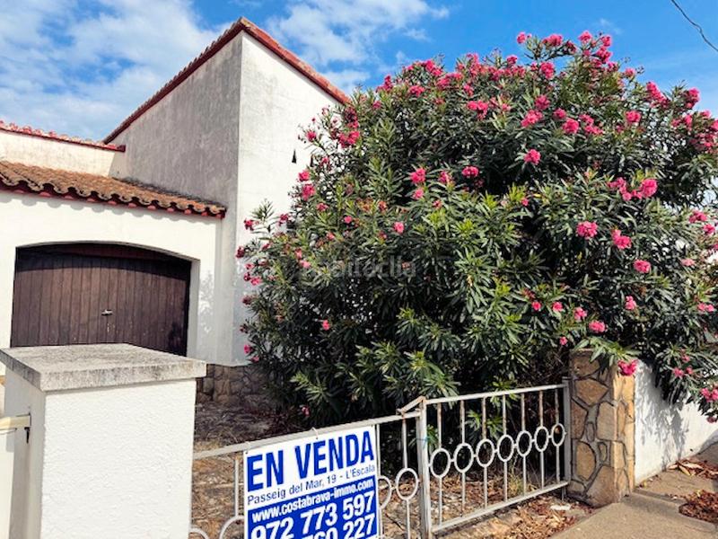 Foto 05eea6b3-b22a-43dd-948a-c1450f5c3c91. Casa en carrer branchs 45 casa de 80m2 construidos, situado en uno tereno de 295m2 en Escala (L´)