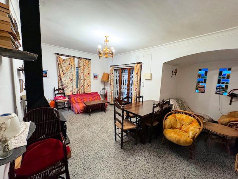 Foto 38a3ee83-37d2-4926-a1b7-63119bd75a32. Casa en carrer branchs 45 casa de 80m2 construidos, situado en uno tereno de 295m2 en Escala (L´)