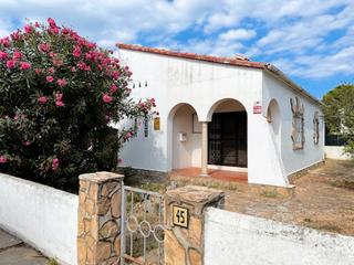 Casa  Carrer branchs 45. Casa de 80m2 construidos, situado en uno tereno de 295m2