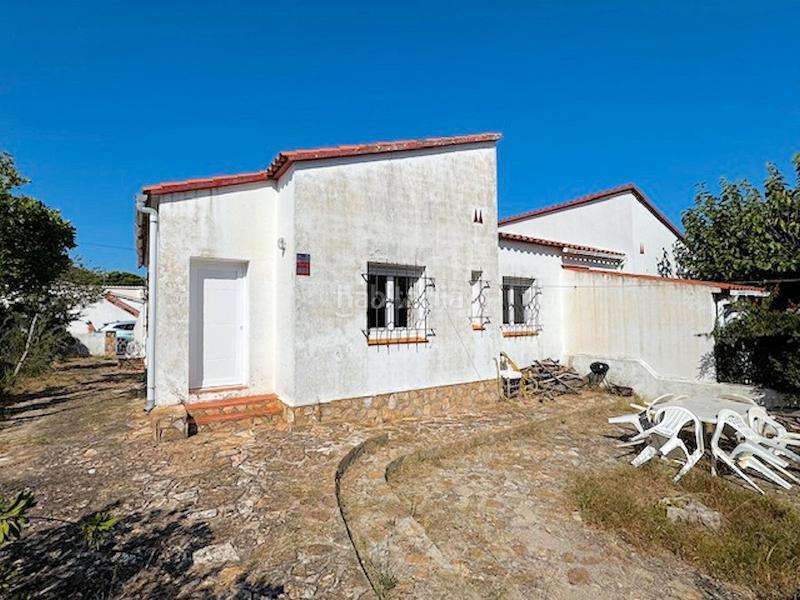 Foto ddd350b2-6588-4dfe-bf5d-e28213f58b20. Casa en carrer branchs 45 casa de 80m2 construidos, situado en uno tereno de 295m2 en Escala (L´)