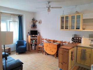 Apartamento  Carrer puig sureda. Apartamento de 45 m en el centro de l'escala, a 200 m del mar.