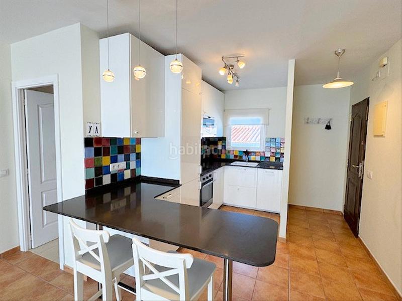 Foto ae8ad56a-6ee4-40a8-8b41-6c2a45a34d12. Apartament a carrer colom 2 a Port - La Clota - Puig Sec Escala (L´)