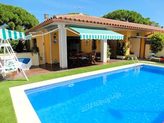 Chalet  Carrer cantallops. Casa individual, 183 m2 superficie construida, 5 habitaciones, p