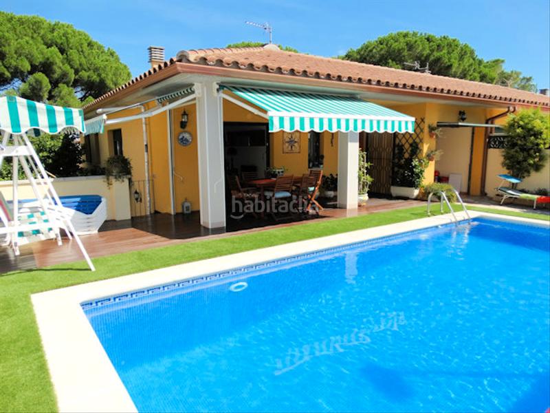 Foto de5ac34a-aef4-436f-80e0-da1a2d165f20. Chalet con riscaldamento parcheggio piscina in Riells Escala (L´)