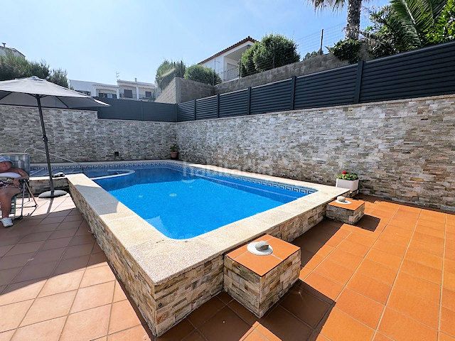 Foto 03af0398-0d6d-409e-b26b-89c058fc79bd. Xalet amb xemeneia calefacció aparcament piscina a Escala (L´)