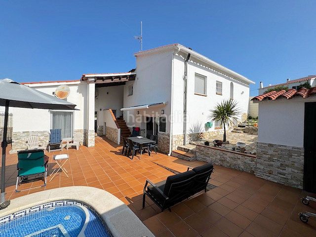 Foto 300a7c24-a3c3-4e72-8f0b-40167e26eb1c. Xalet amb xemeneia calefacció aparcament piscina a Escala (L´)