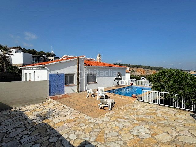 Foto 38b68d02-8772-45ea-8b7c-2e5381ed7962. Xalet amb xemeneia calefacció aparcament piscina a Escala (L´)