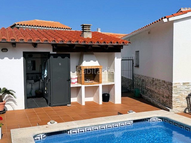Foto c01a2983-42e3-453a-b688-9c3de9b3169f. Xalet amb xemeneia calefacció aparcament piscina a Escala (L´)