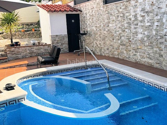 Foto c20afca4-8491-4a50-9492-fe5664d4b56d. Xalet amb xemeneia calefacció aparcament piscina a Escala (L´)