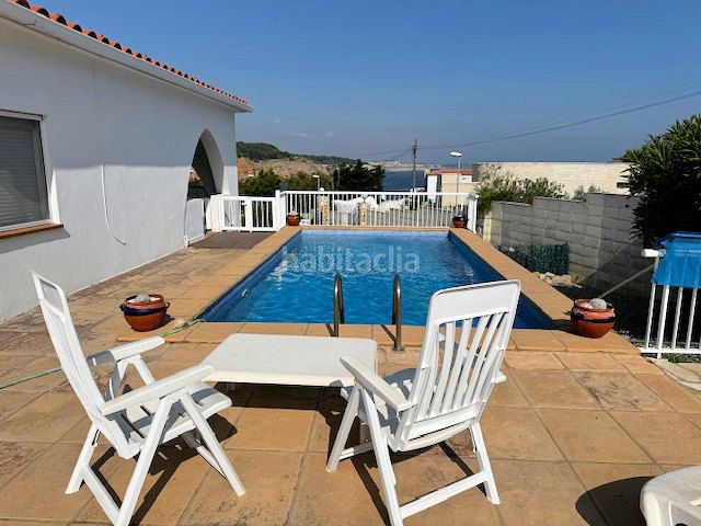 Foto d1cbe195-b0fd-4cd5-a455-8d12ce1664ea. Xalet amb xemeneia calefacció aparcament piscina a Escala (L´)