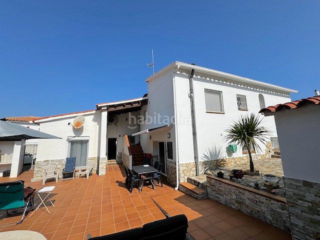Foto e425ac59-c335-44f1-81b4-2ff557db84ba. Xalet amb xemeneia calefacció aparcament piscina a Escala (L´)