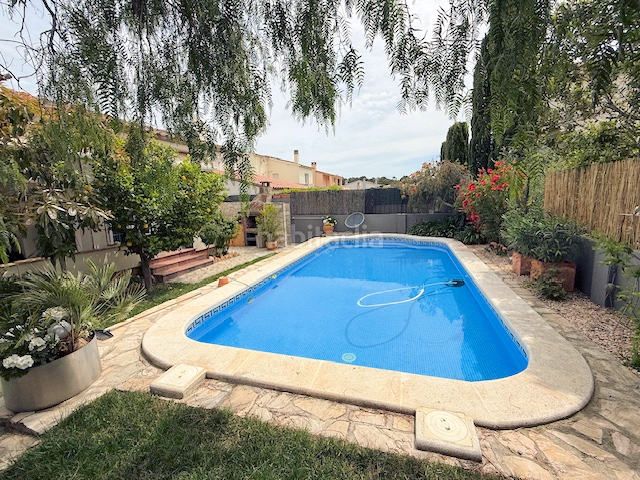 Foto 1d61c106-c011-4b3c-b0f0-d546cd8fe1cb. Xalet amb xemeneia calefacció aparcament piscina a Escala (L´)