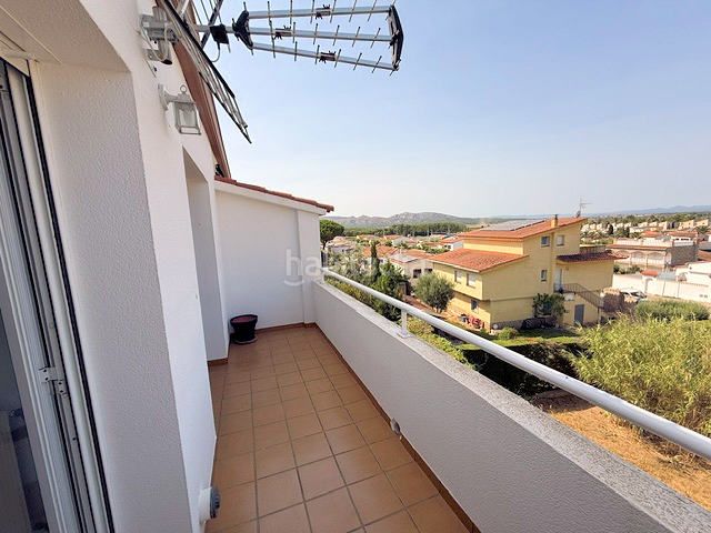 Foto 7de5d436-3c87-48fe-ad23-bf39f6ceca46. Casa amb calefacció aparcament a Riells Escala (L´)