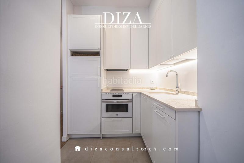 Foto 58a99c84-c6e6-42b5-98bc-16f912f38094. Rent flat with heating in Almagro Madrid