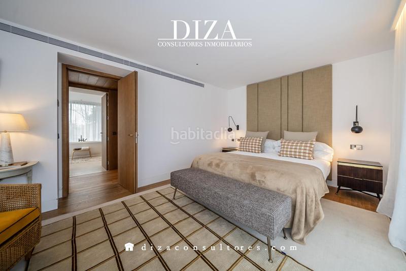 Foto 611dee2e-d041-4cae-8756-6bf67905e1db. Casa amb calefacció aparcament piscina a Aravaca Madrid