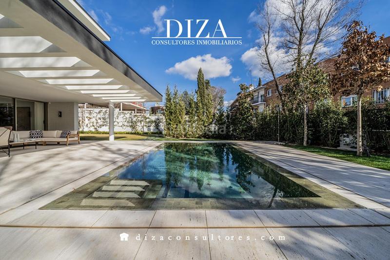 Foto 993bf22a-e954-4bf2-ab74-0319eacb0613. Casa amb calefacció aparcament piscina a Aravaca Madrid