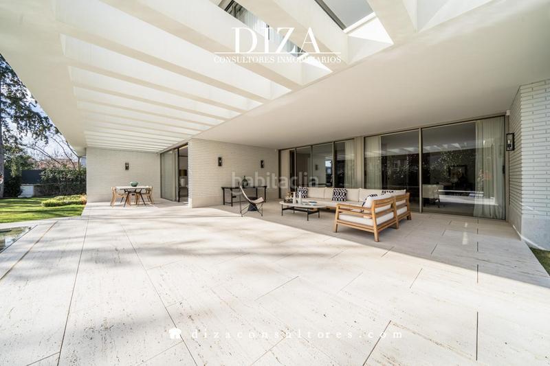 Foto 9c022295-8133-4ac5-8425-6cf1bfeb5893. Casa amb calefacció aparcament piscina a Aravaca Madrid