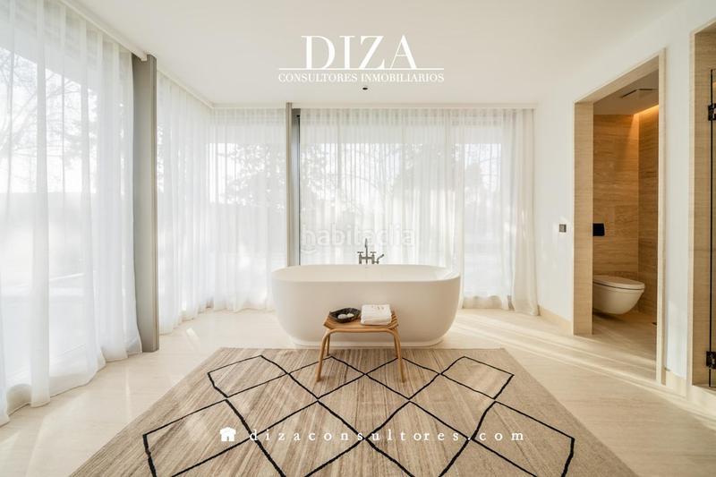 Foto bc06d2ee-c914-43c2-acab-00532db38107. Casa amb calefacció aparcament piscina a Aravaca Madrid