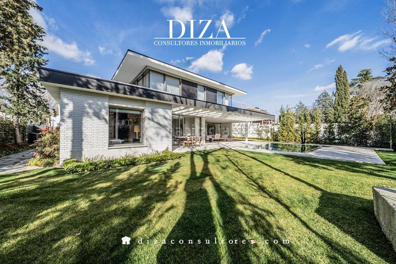 Foto d8e177f1-66de-4993-a100-e9297b3859bd. Casa amb calefacció aparcament piscina a Aravaca Madrid