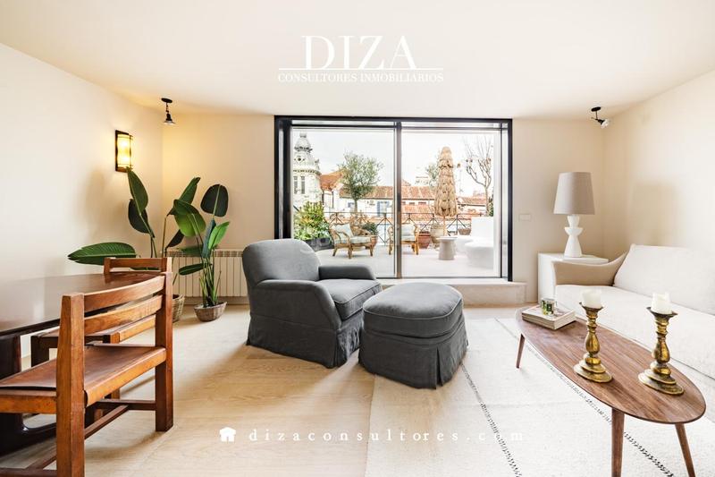 Foto a10e768d-428e-45f6-8adf-c79ff3d9c7a9. Duplex avec chauffage dans Sol Madrid