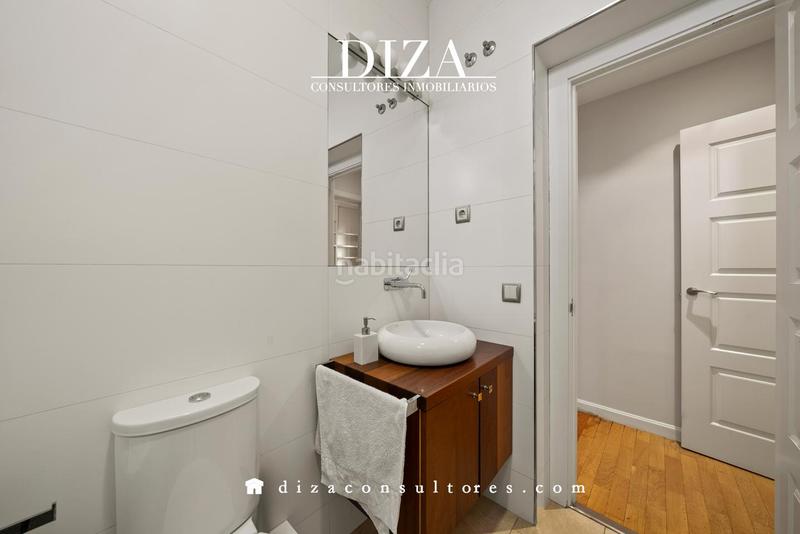 Foto 0b0281da-de54-4a6c-9d52-44b6de8402d8. Piso luz y balcones junto a la glorieta de ruiz jiménez en Madrid