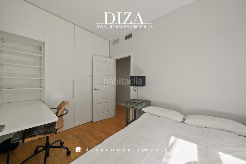 Foto 59dbe71d-ff33-4d5f-b9ee-18f2075f5a34. Piso luz y balcones junto a la glorieta de ruiz jiménez en Madrid