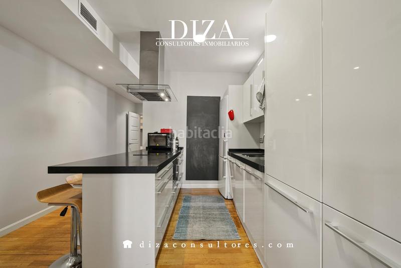 Foto 61ea2da3-87d2-4e25-a685-665b272c06ac. Piso luz y balcones junto a la glorieta de ruiz jiménez en Madrid