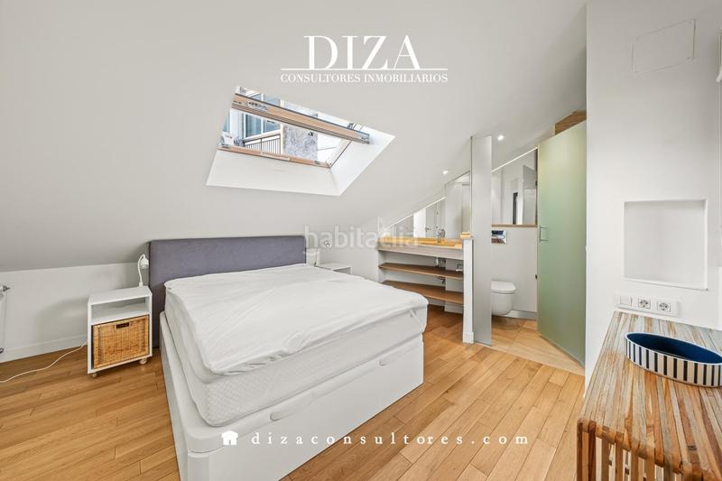 Foto e6ab1a12-4d12-4856-87ad-e5171b3c5c44. Alquiler dúplex duplex reformado en la mejor zona de Recoletos en Madrid