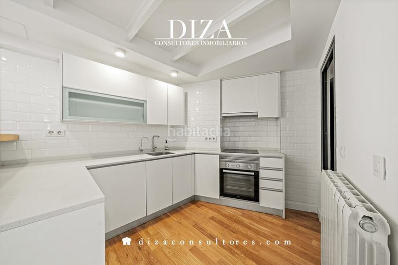 Foto ea4882b3-470a-47f3-a7fd-6615dd0efa6c. Alquiler dúplex duplex reformado en la mejor zona de Recoletos en Madrid
