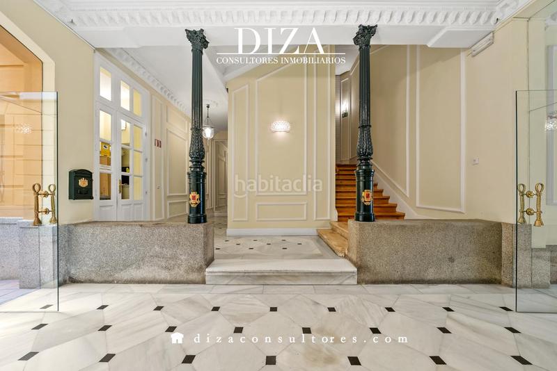 Foto 067f8e2c-d64c-4f09-98bd-d4b952a01c5c. Piso esquinazo con 6 balcones en justicia en Justicia-Chueca Madrid