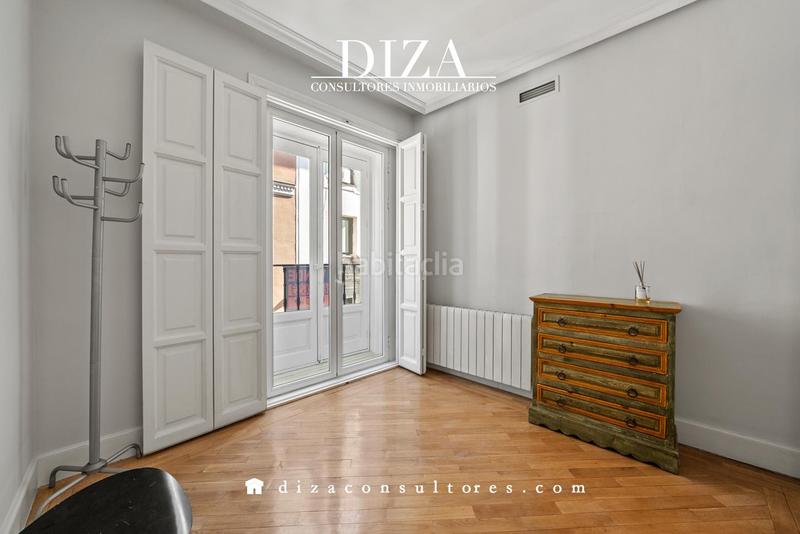 Foto 1ef74e7e-ab34-4d6c-972a-4ad8fa50f236. Piso esquinazo con 6 balcones en justicia en Justicia-Chueca Madrid