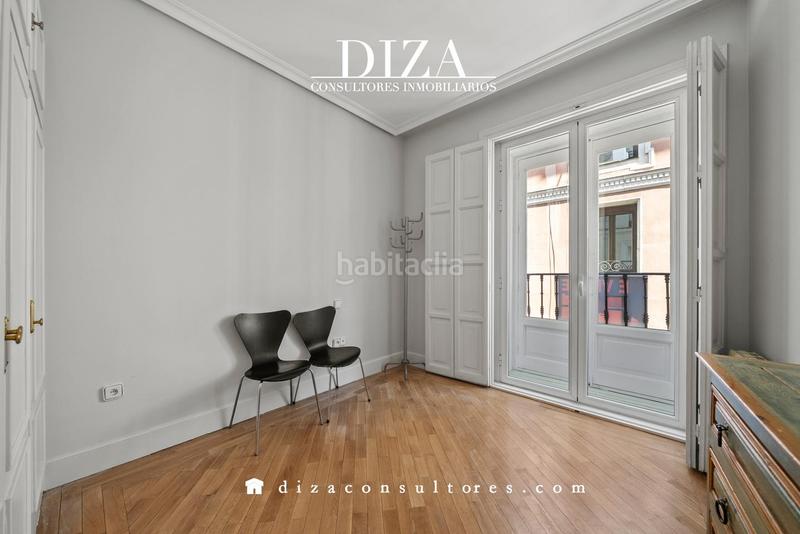 Foto 703050e1-5545-4ef6-84fb-855b8f4ac480. Piso esquinazo con 6 balcones en justicia en Justicia-Chueca Madrid