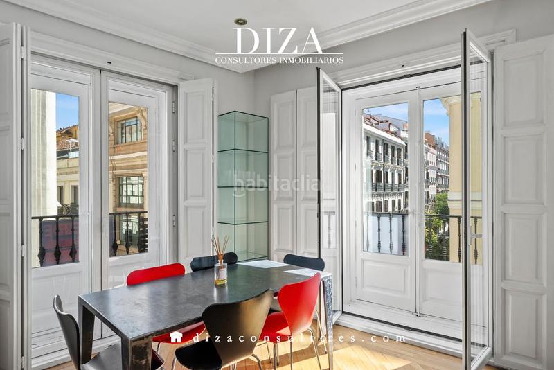 Foto bd3378fc-2211-4872-b339-0b6f30f0afc1. Piso esquinazo con 6 balcones en justicia en Justicia-Chueca Madrid