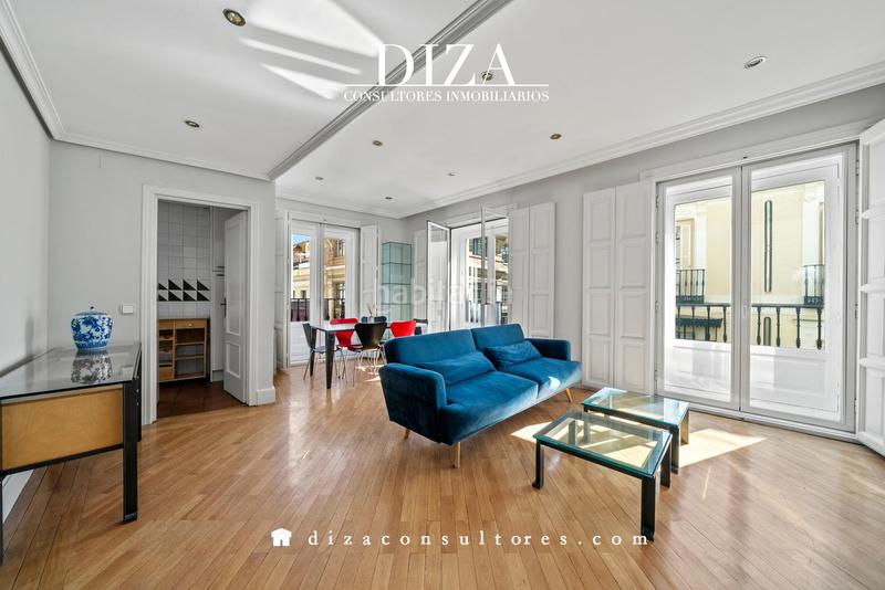 Foto e945c5f1-2481-4372-99d3-d809a52ffb96. Piso esquinazo con 6 balcones en justicia en Justicia-Chueca Madrid