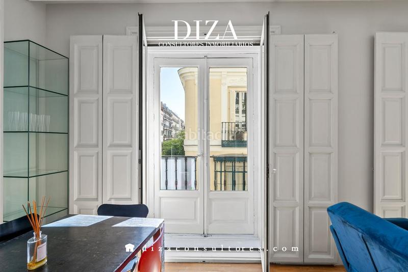 Foto f3c83c6e-64b5-4d46-a07b-6829f36c988a. Piso esquinazo con 6 balcones en justicia en Justicia-Chueca Madrid