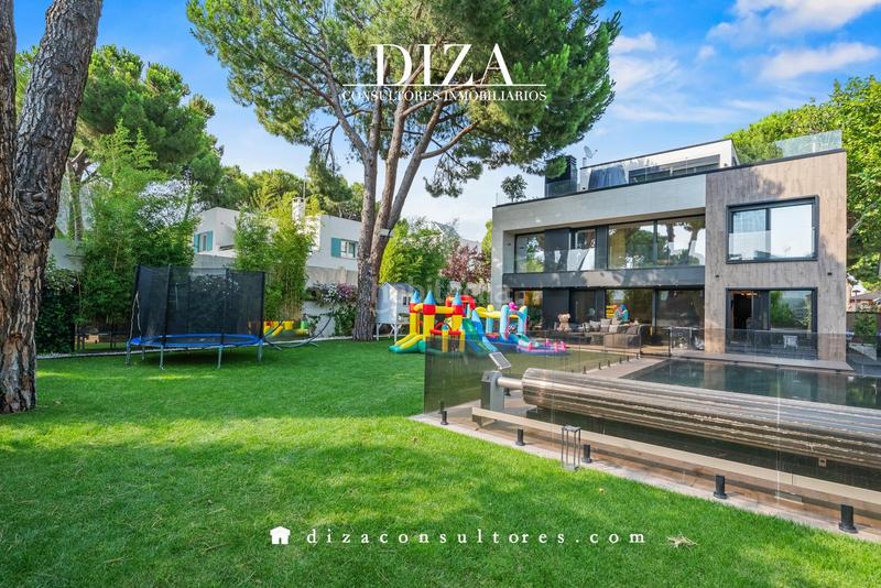 Foto e400265a-0e06-4be6-b0ec-ddbdb6c594de. Casa chalet con piscina en pozuelo en La Cabaña Pozuelo de Alarcón