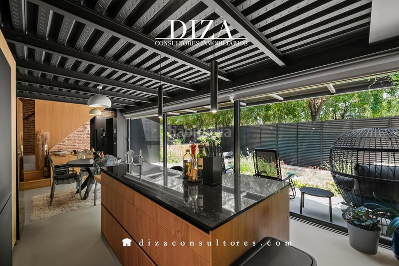 Foto 85fb69d5-9354-4a0e-836c-55ad4353a9cd. Casa oasis de paz en arturo soria en Salvador Madrid