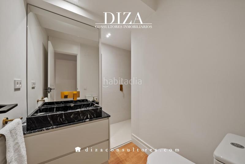 Foto 1e01cac2-38db-4fd4-991d-f7d7ee54332c. Piso reforma, terraza y garaje en almagro en Trafalgar Madrid