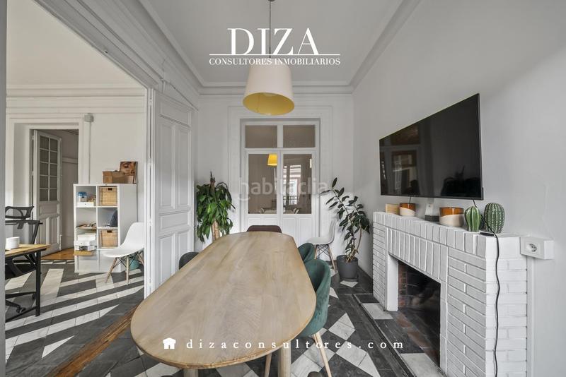 Foto 73ea77ee-6a71-40c3-9188-cb12fddead8b. Alquiler oficina  exterior y luminosa en almirante en Madrid