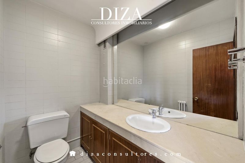 Foto 4c1e9561-6d49-4a67-b196-1e09d39b72a3. Pis amb calefacció aparcament piscina a Castilla Madrid