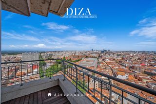 Etagenwohnung  De españa. Vistas desde el rascacielos residencial de madrid