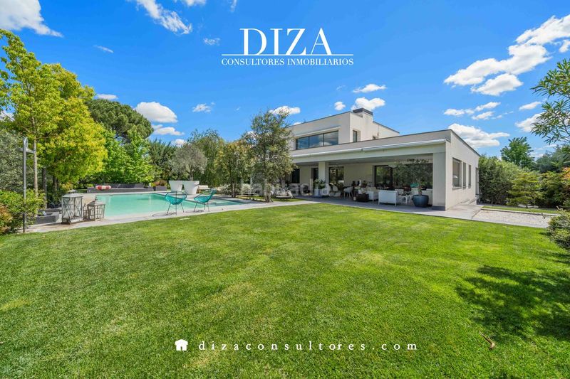 Foto d5d15bbc-7878-49ce-9aae-267be07744e4. Casa amb calefacció aparcament piscina a Parque Boadilla Boadilla del Monte