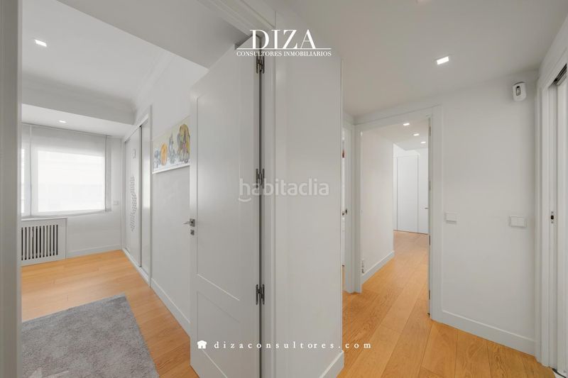 Foto f5977d48-1b56-477c-a509-46b8e76143d3. Pis amb calefacció aparcament a Hispanoamérica-Bernabéu Madrid