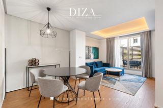 Pis  Calle de fuencarral. Vivienda reformada con terraza y piscina en edificio de obra nue